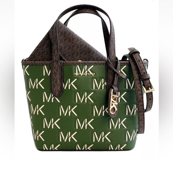 ❌❌SOLD❌❌Michael Kors Amazon Green Tote Bag. - Picture 3 of 10